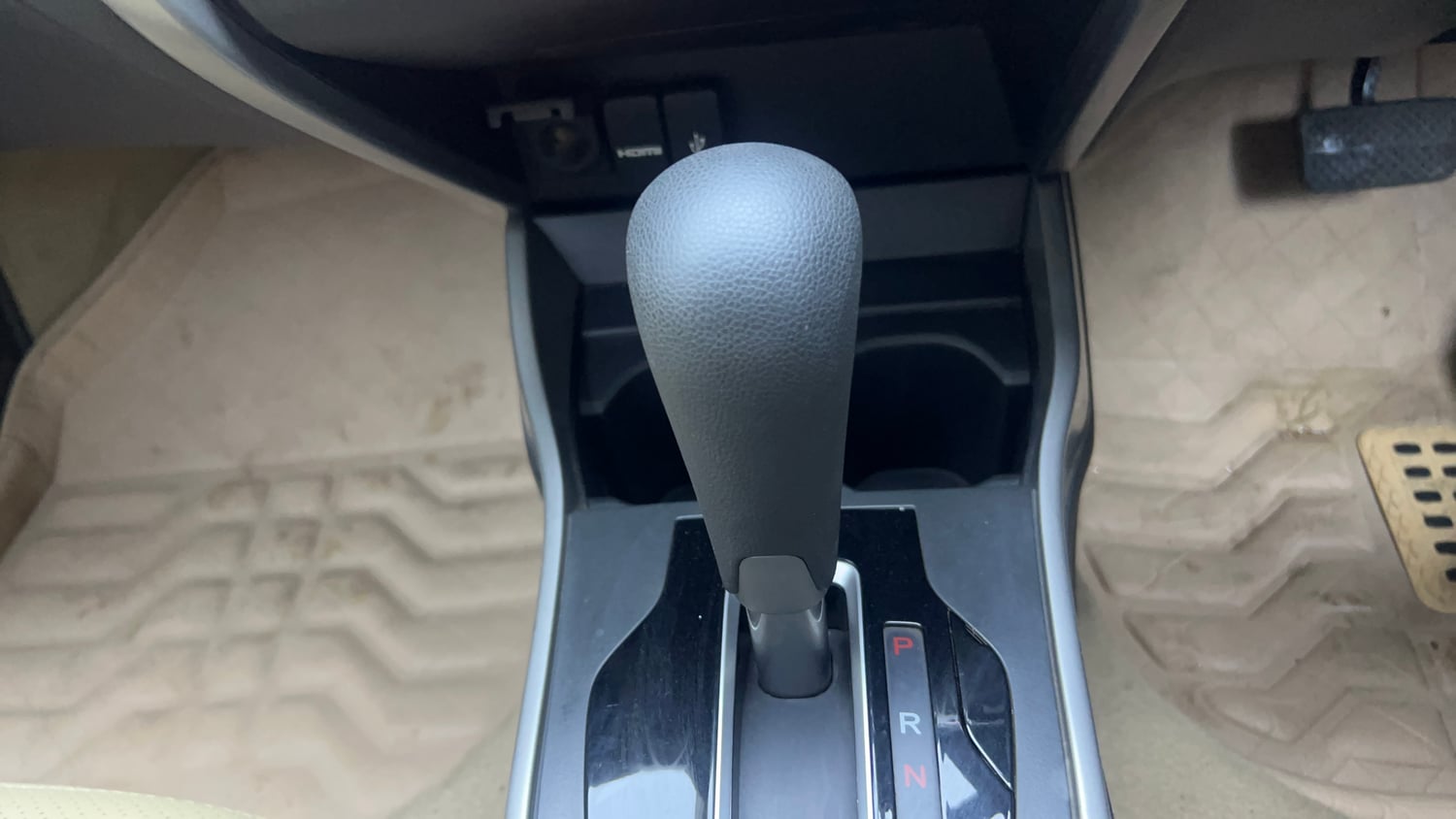 Used 2017 Honda City V CVT Petrol Petrol Automatic interior GEAR  KNOB VIEW