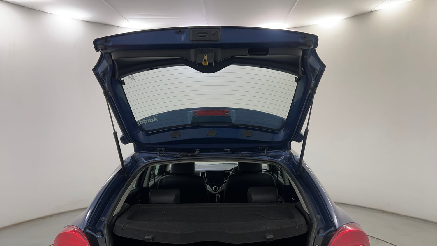 Used 2018 Maruti Suzuki Baleno Alpha 1.2 AT Petrol Automatic interior DICKY DOOR OPEN VIEW