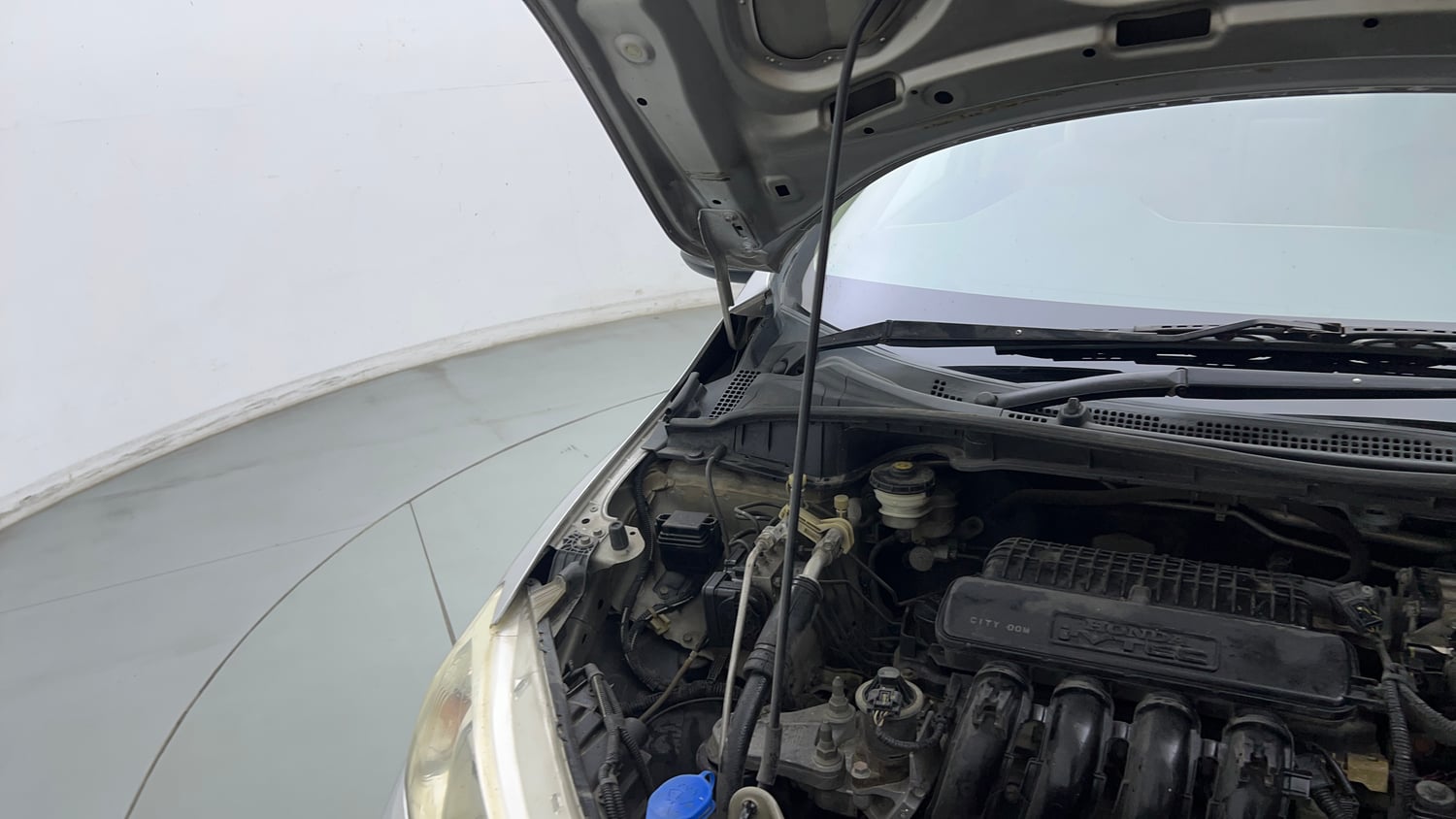 Used 2014 Honda City VX CVT Petrol Automatic engine ENGINE RIGHT SIDE HINGE & APRON VIEW