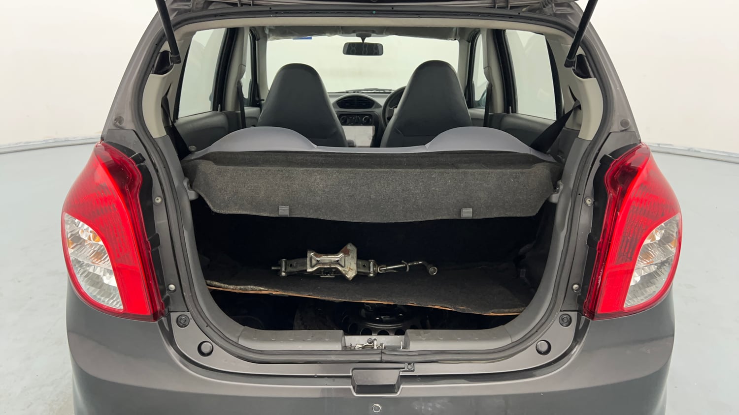 Used 2015 Maruti Suzuki Alto 800 Vxi Petrol Manual interior DICKY INSIDE VIEW