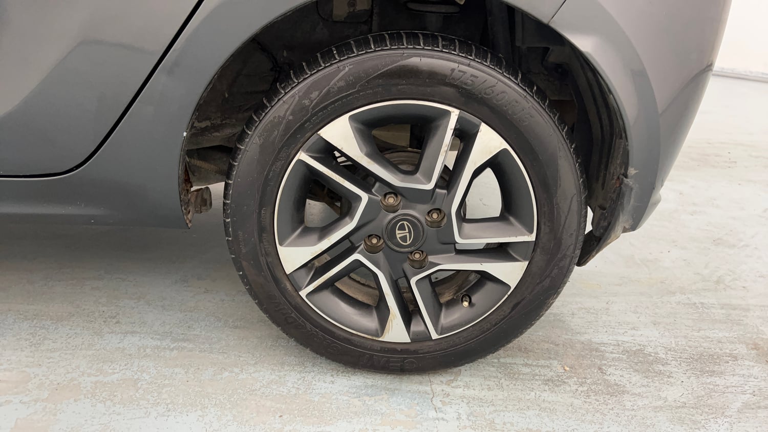 Used 2020 Tata Tiago XZ Plus Petrol Manual tyres LEFT REAR TYRE RIM VIEW