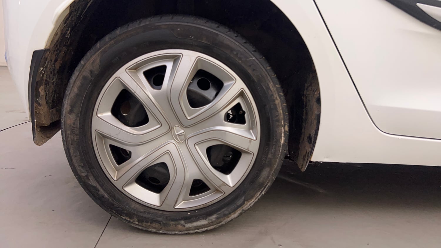 Used 2022 Tata Altroz XM Plus Petrol Petrol Manual tyres RIGHT REAR TYRE RIM VIEW
