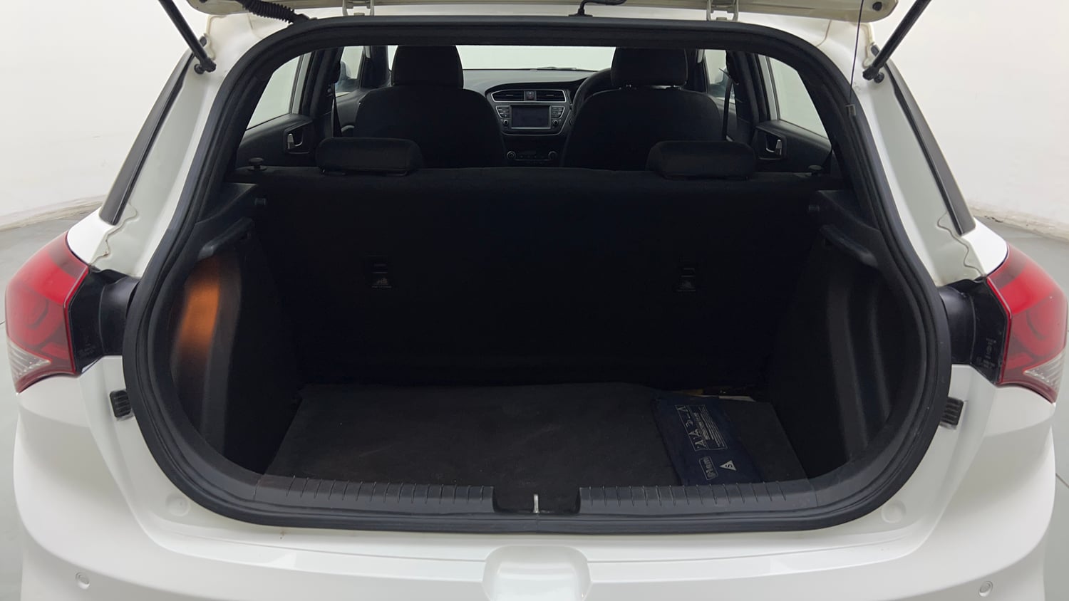 Used 2019 Hyundai i20 Active 1.2 SX Petrol Manual interior DICKY INSIDE VIEW