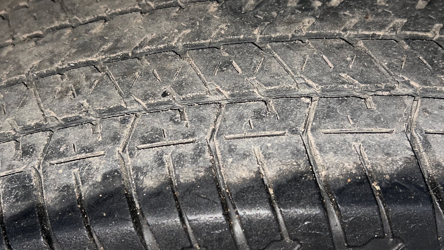 Used 2016 Mahindra Scorpio S6 Plus Diesel Manual tyres LEFT REAR TYRE TREAD VIEW