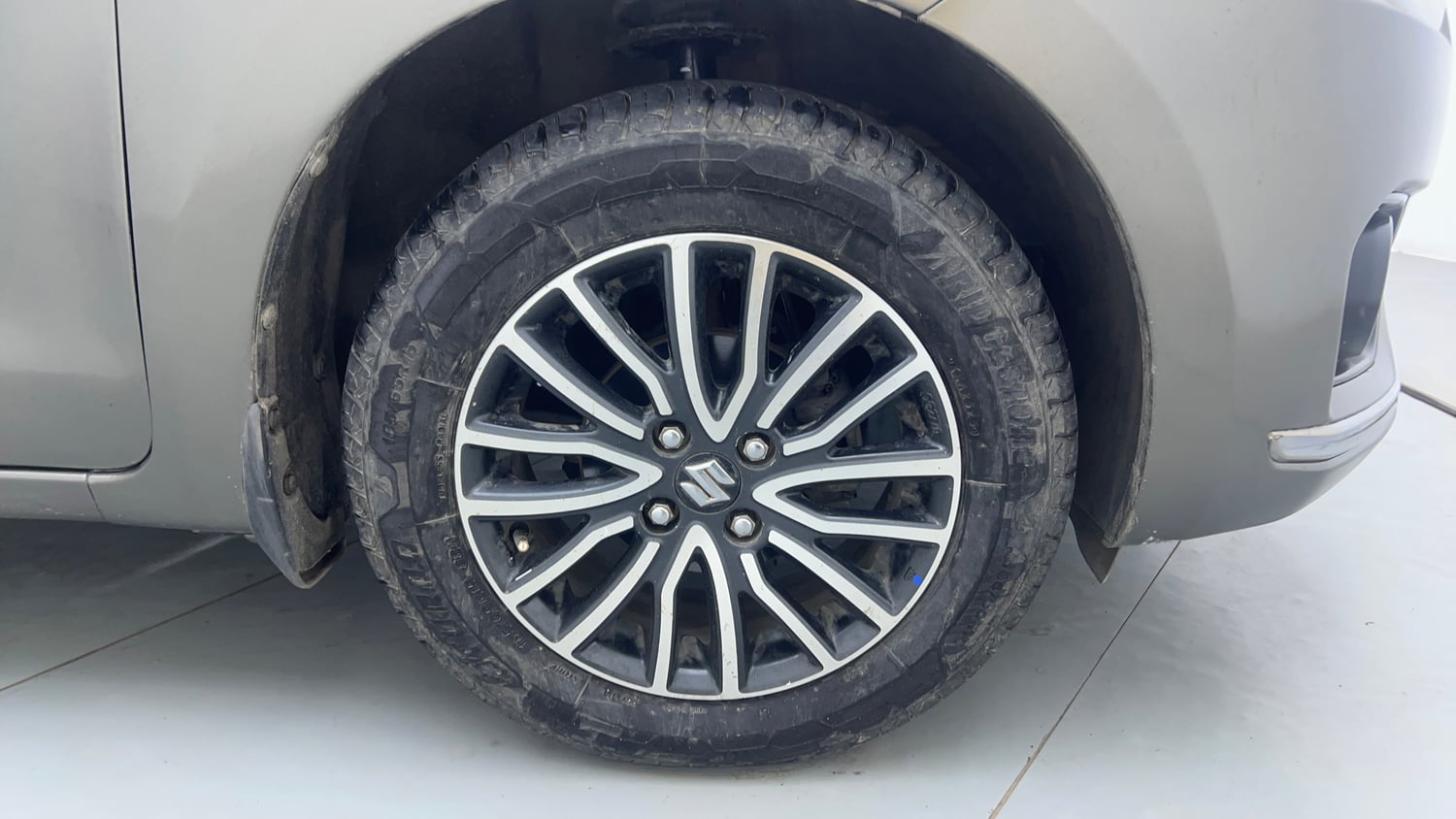 Used 2018 Maruti Suzuki Dzire ZXi Plus AMT Petrol Automatic tyres RIGHT FRONT TYRE RIM VIEW