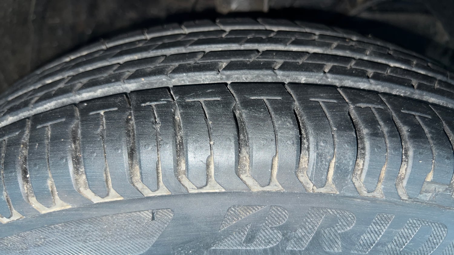 Used 2022 Maruti Suzuki Dzire VXi Petrol Manual tyres RIGHT FRONT TYRE TREAD VIEW