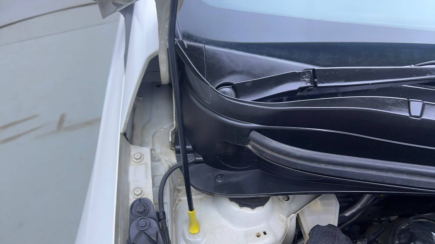 Used 2019 Hyundai Grand i10 Sportz AT 1.2 Kappa VTVT Petrol Automatic engine ENGINE RIGHT SIDE HINGE & APRON VIEW