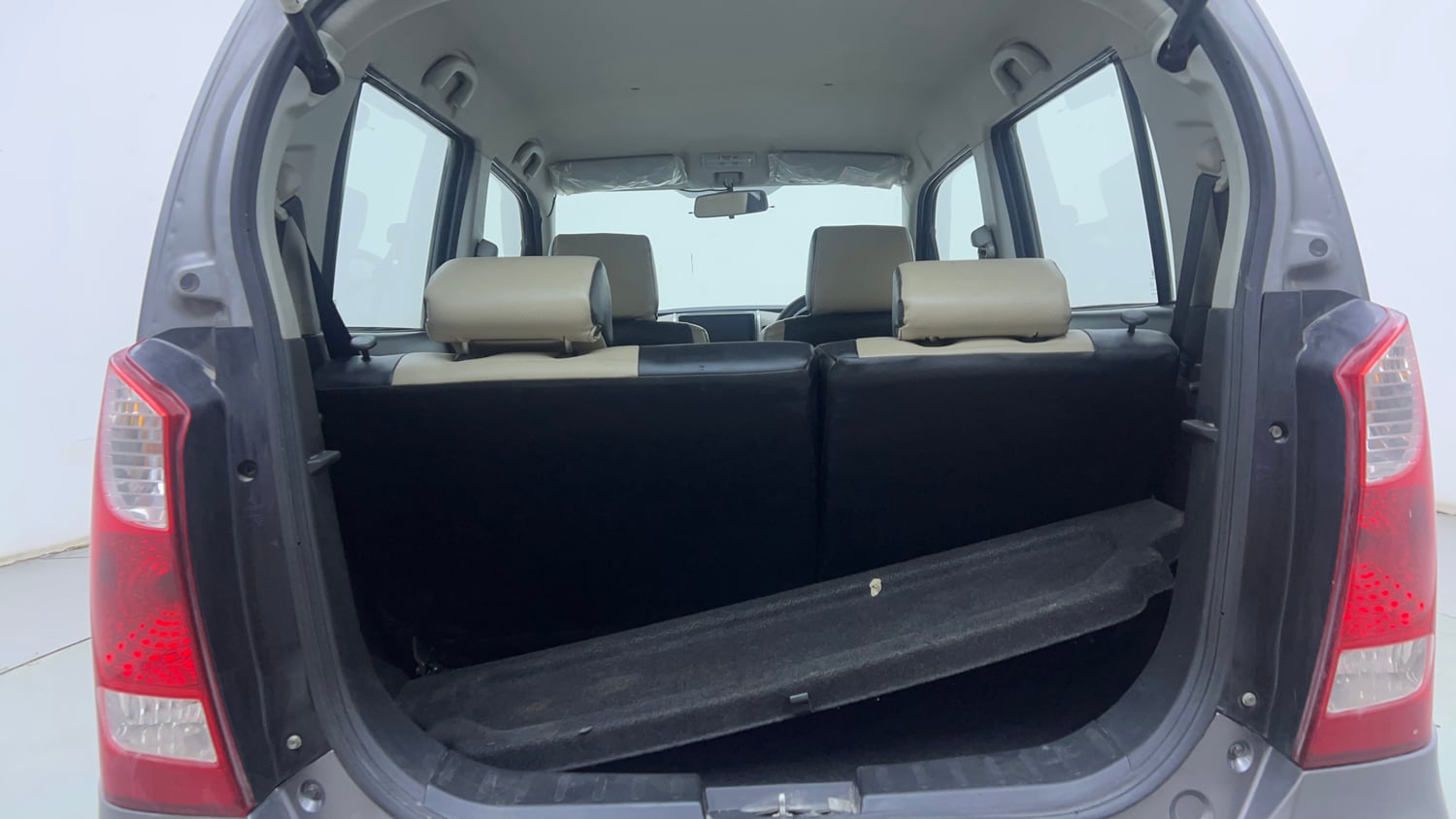 Used 2015 Maruti Suzuki Wagon R VXI Petrol Manual interior DICKY INSIDE VIEW