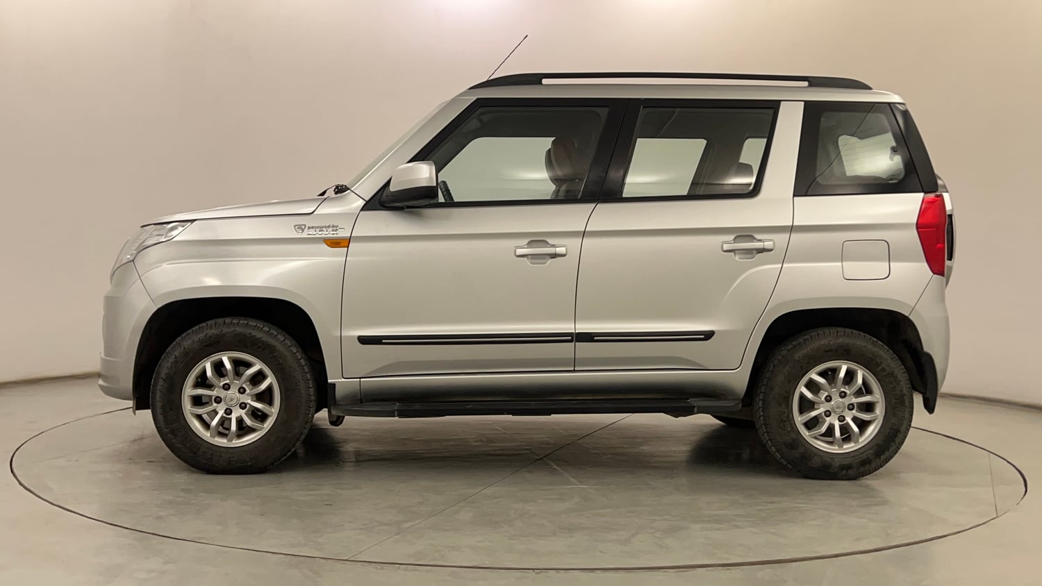 Used 2016 Mahindra TUV300 T8 Diesel Manual exterior LEFT SIDE VIEW