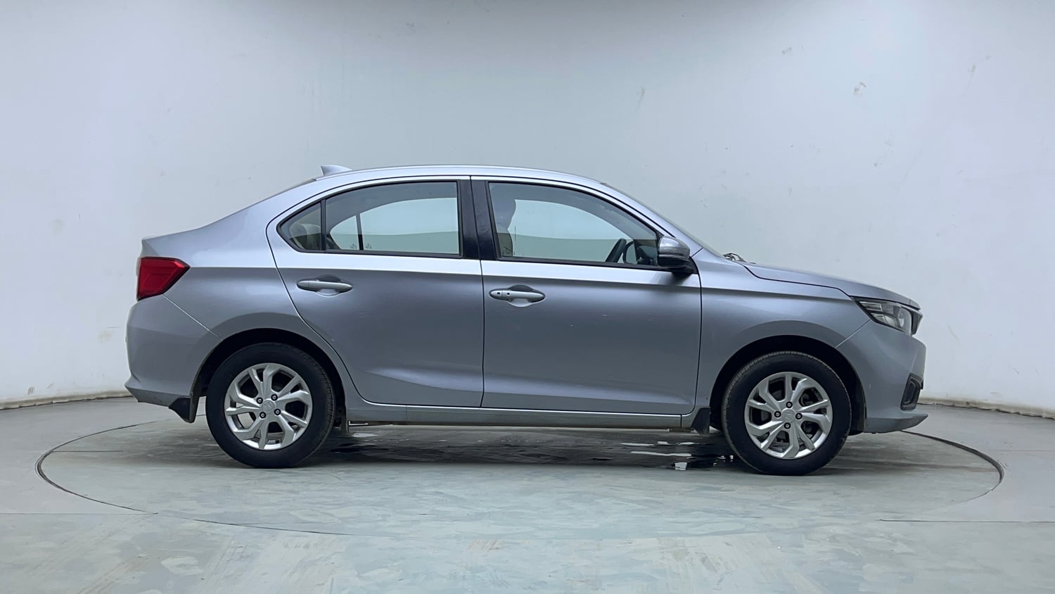 Used 2018 Honda Amaze 1.2 V CVT Petrol Petrol Automatic exterior RIGHT SIDE VIEW