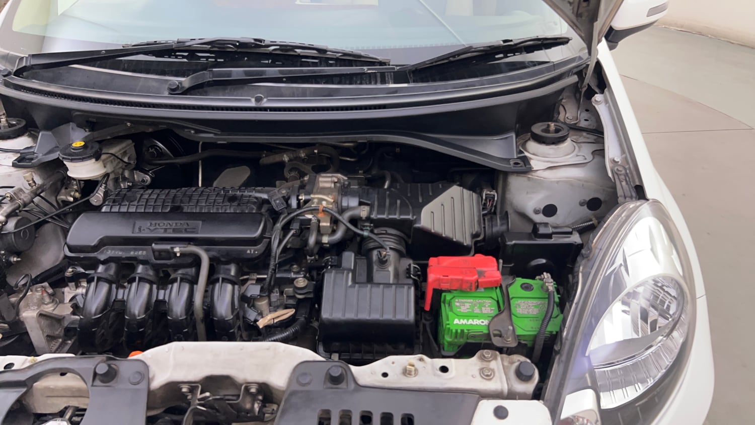 Used 2014 Honda Amaze 1.2 VX AT i-VTEC Petrol Automatic engine ENGINE LEFT SIDE HINGE & APRON VIEW