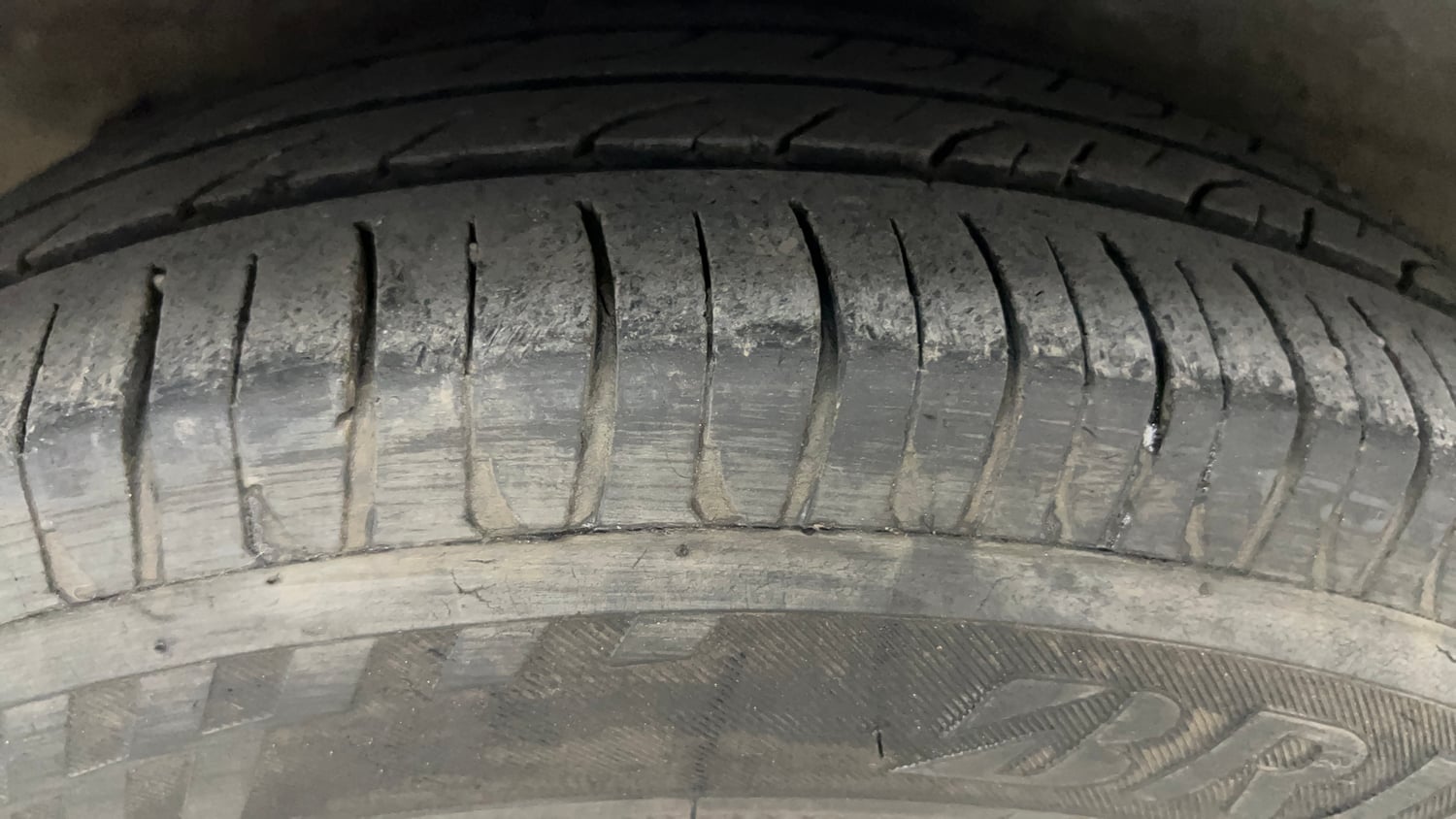 Used 2018 Hyundai Grand i10 Magna AT 1.2 Kappa VTVT Petrol Automatic tyres RIGHT REAR TYRE TREAD VIEW