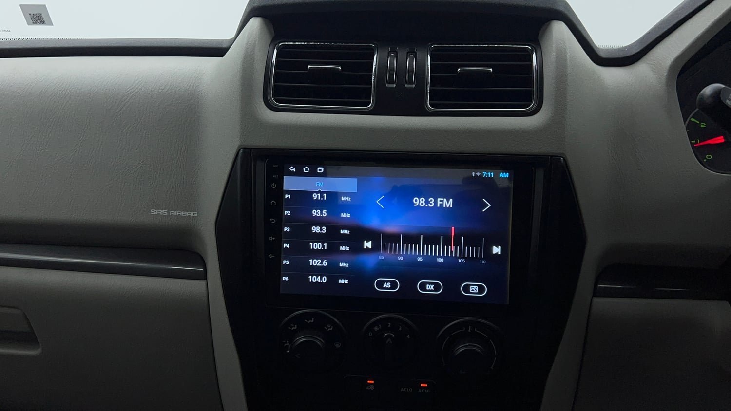 Used 2016 Mahindra Scorpio S6 Plus Diesel Manual top_features Integrated (in-dash) music system