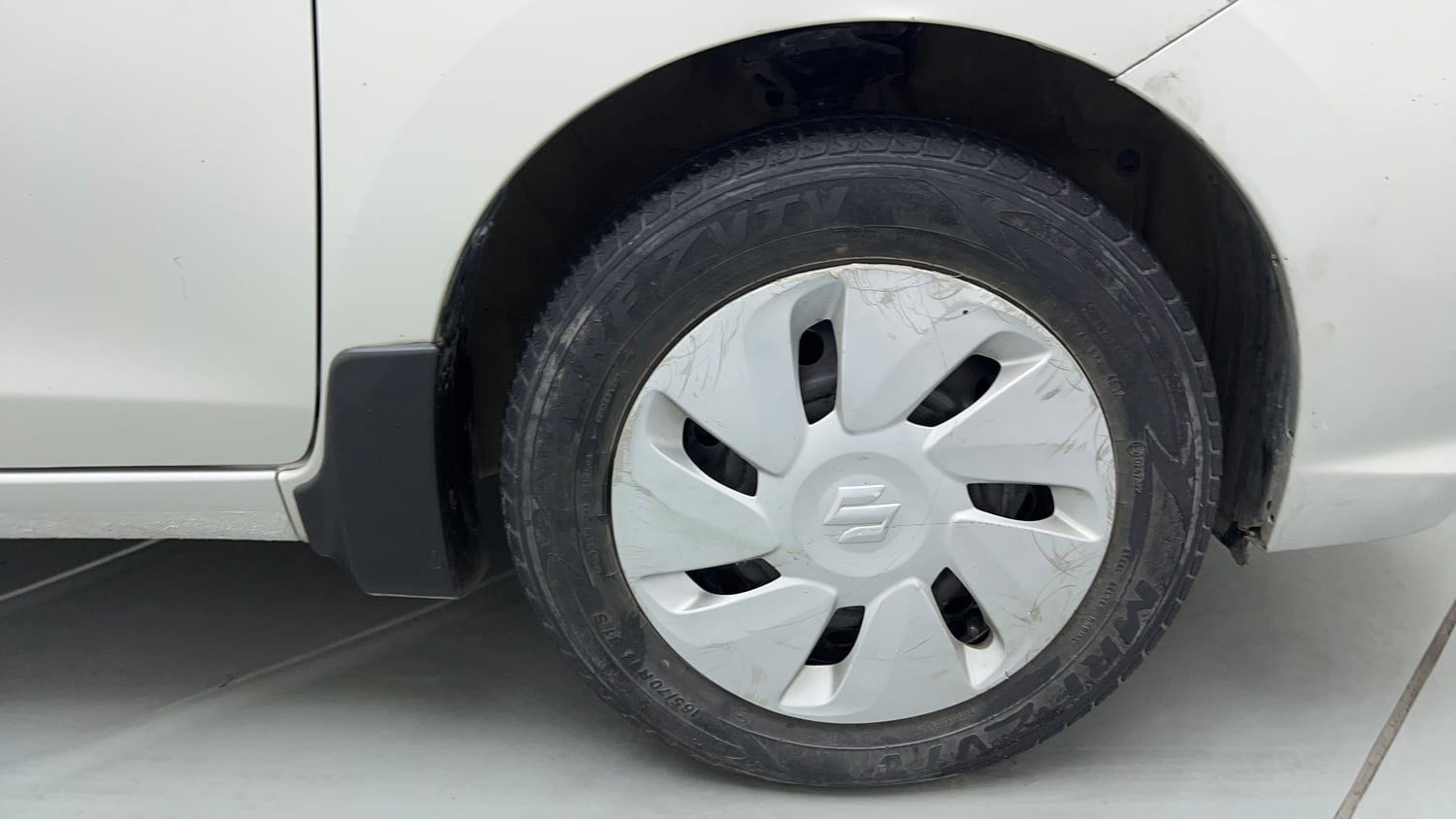 Used 2017 Maruti Suzuki Celerio ZXi Petrol Manual tyres RIGHT FRONT TYRE RIM VIEW