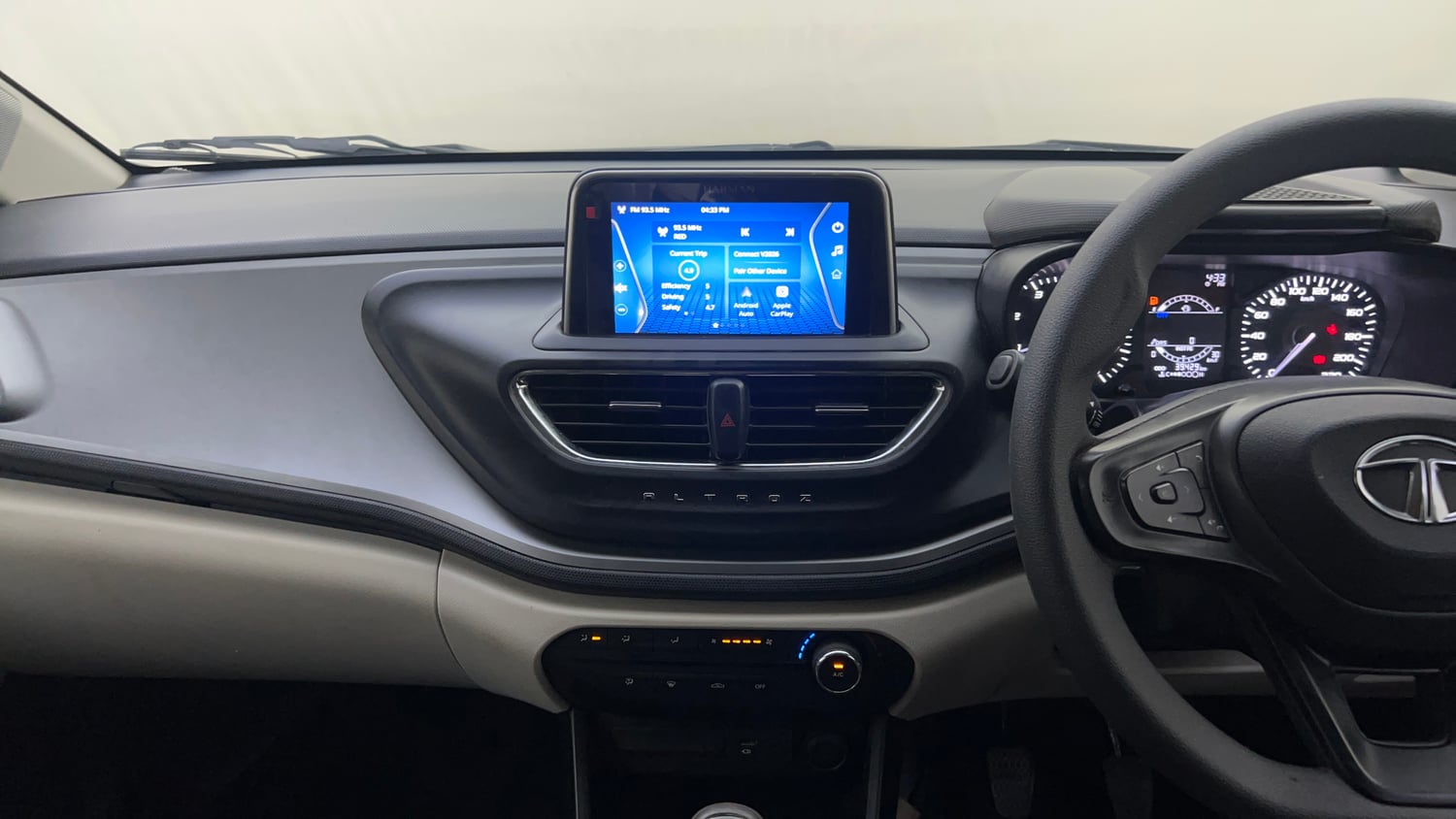 Used 2022 Tata Altroz XM Plus Petrol Petrol Manual interior MUSIC SYSTEM & AC CONTROL VIEW