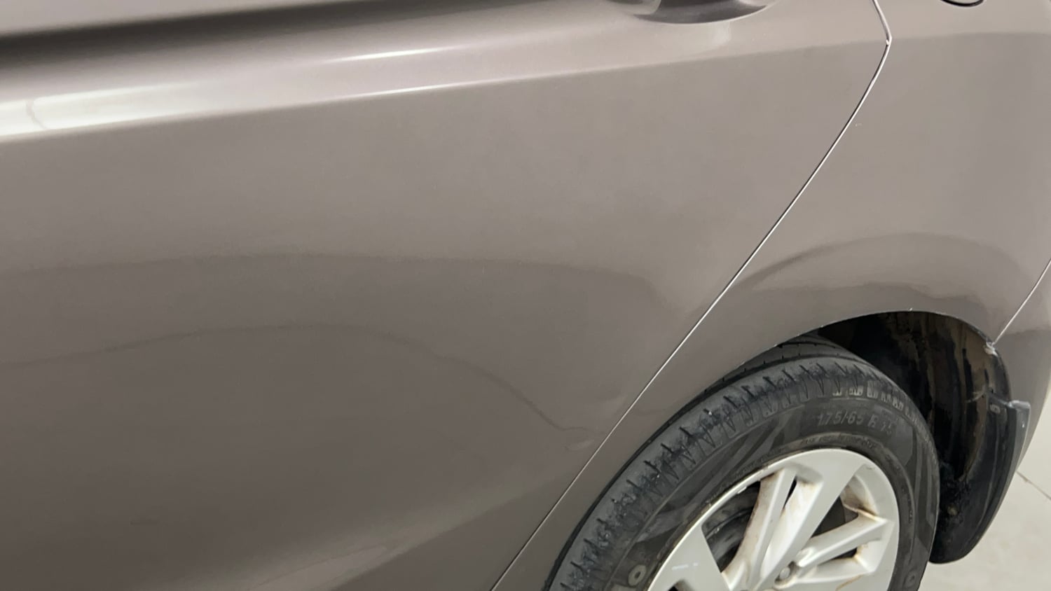 Used 2016 Honda Jazz VX Petrol+cng(outside fitted) Cng Manual dents MINOR DENT