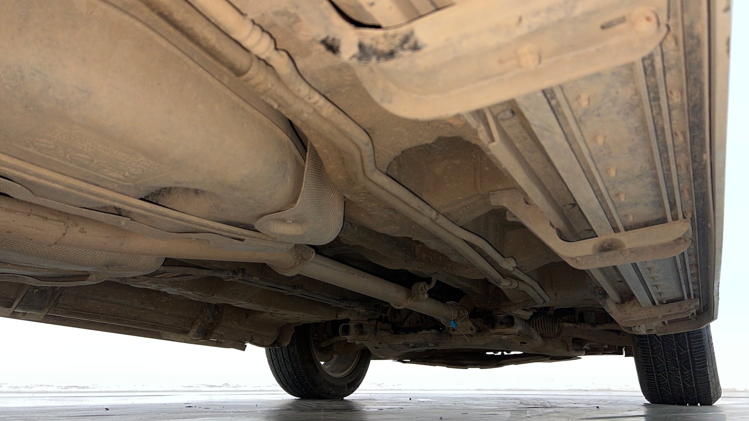 Used 2019 Mahindra XUV500 W11 AT Diesel Automatic extra REAR RIGHT UNDERBODY VIEW