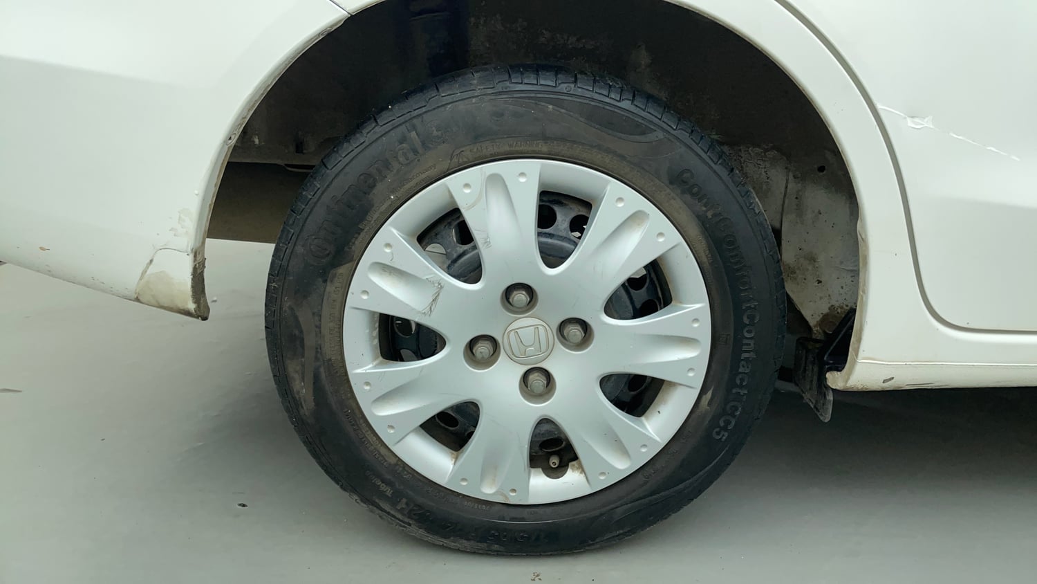 Used 2014 Honda Amaze 1.2 S i-VTEC Petrol Manual tyres RIGHT REAR TYRE RIM VIEW