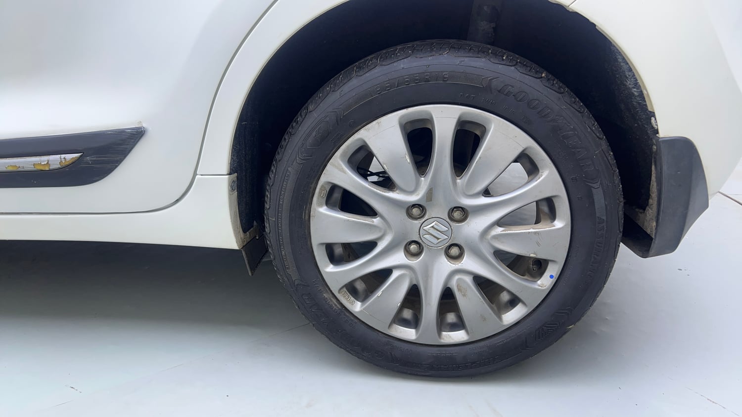 Used 2016 Maruti Suzuki Baleno Zeta 1.2 Petrol Manual tyres LEFT REAR TYRE RIM VIEW