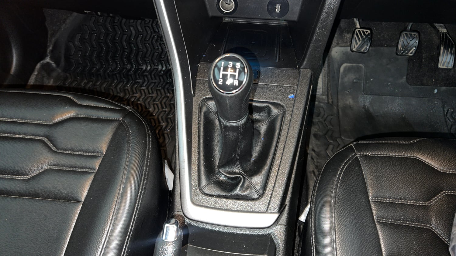 Used 2023 Maruti Suzuki Brezza Zxi Plus Dual Tone Petrol Manual interior GEAR  KNOB VIEW