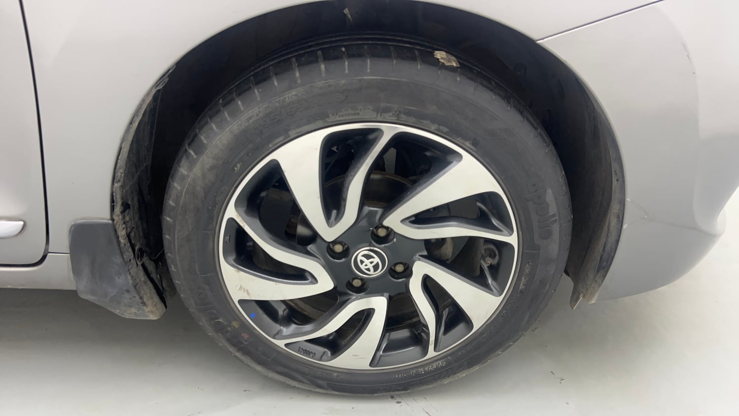 Used 2020 Toyota Glanza V CVT Petrol Automatic tyres RIGHT FRONT TYRE RIM VIEW
