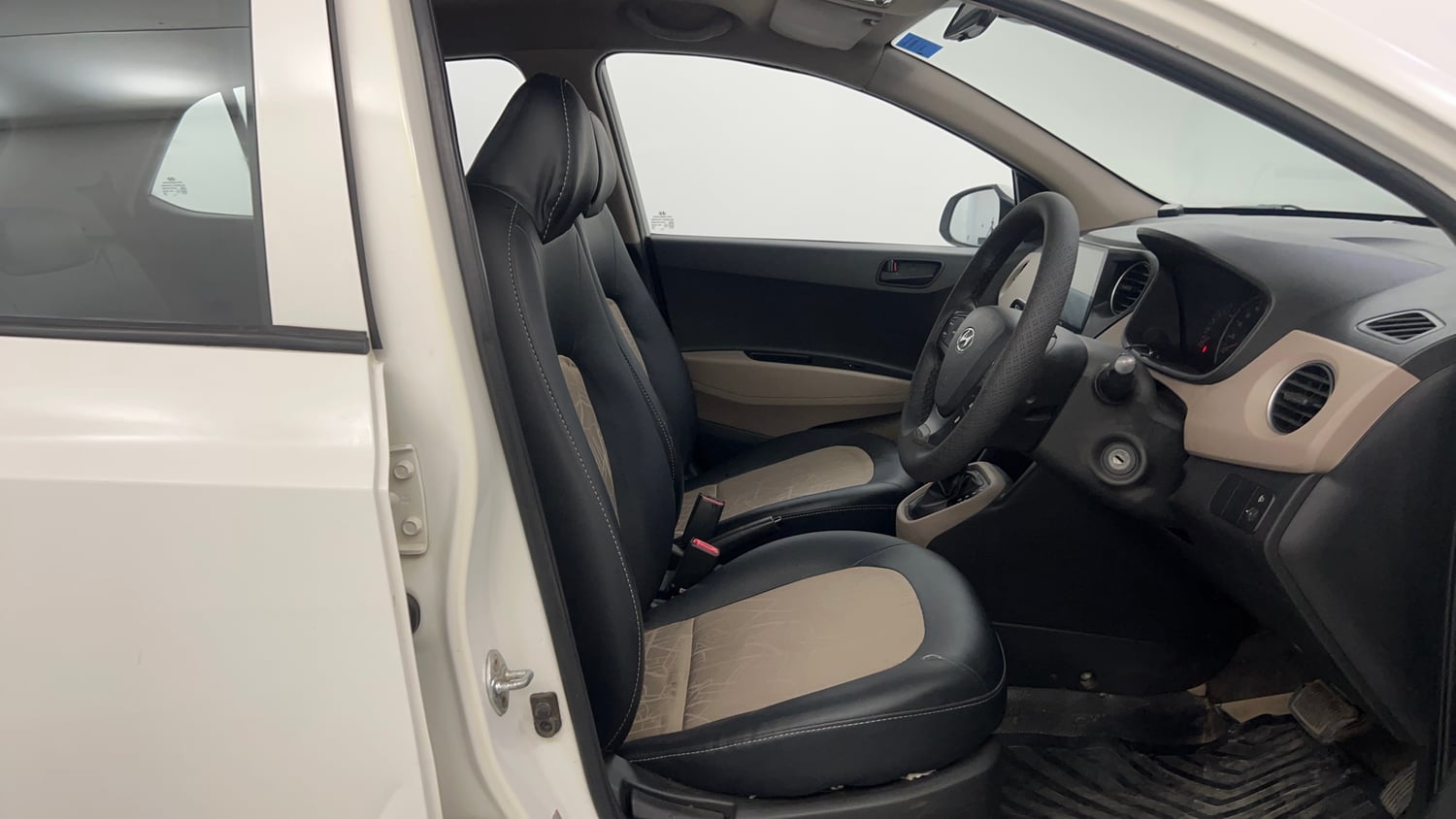 Used 2018 Hyundai Grand i10 Magna AT 1.2 Kappa VTVT Petrol Automatic interior RIGHT SIDE FRONT DOOR CABIN VIEW