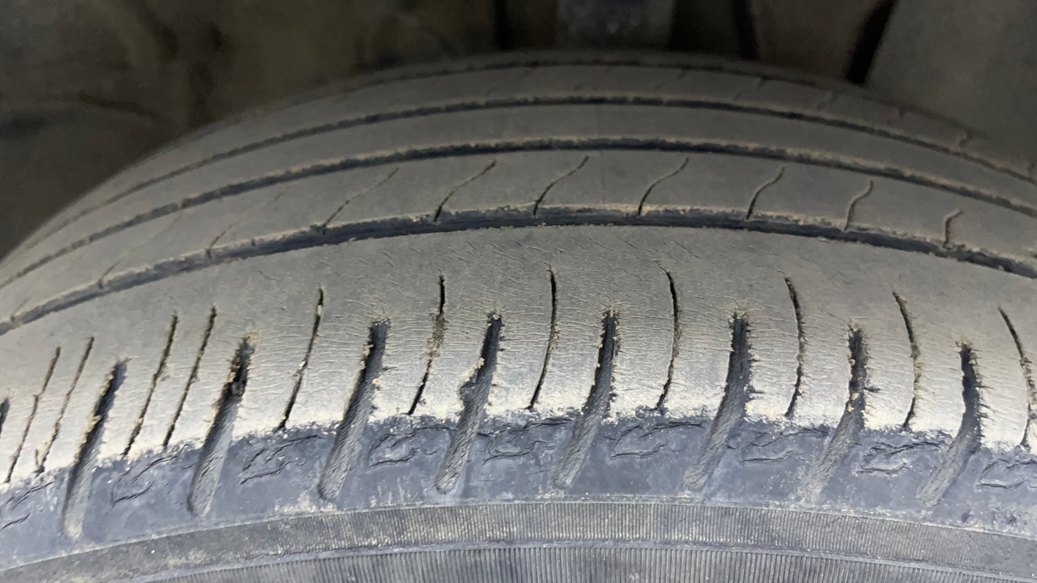 Used 2019 Hyundai Venue SX Plus 1.0 Turbo DCT Petrol Automatic tyres RIGHT FRONT TYRE TREAD VIEW