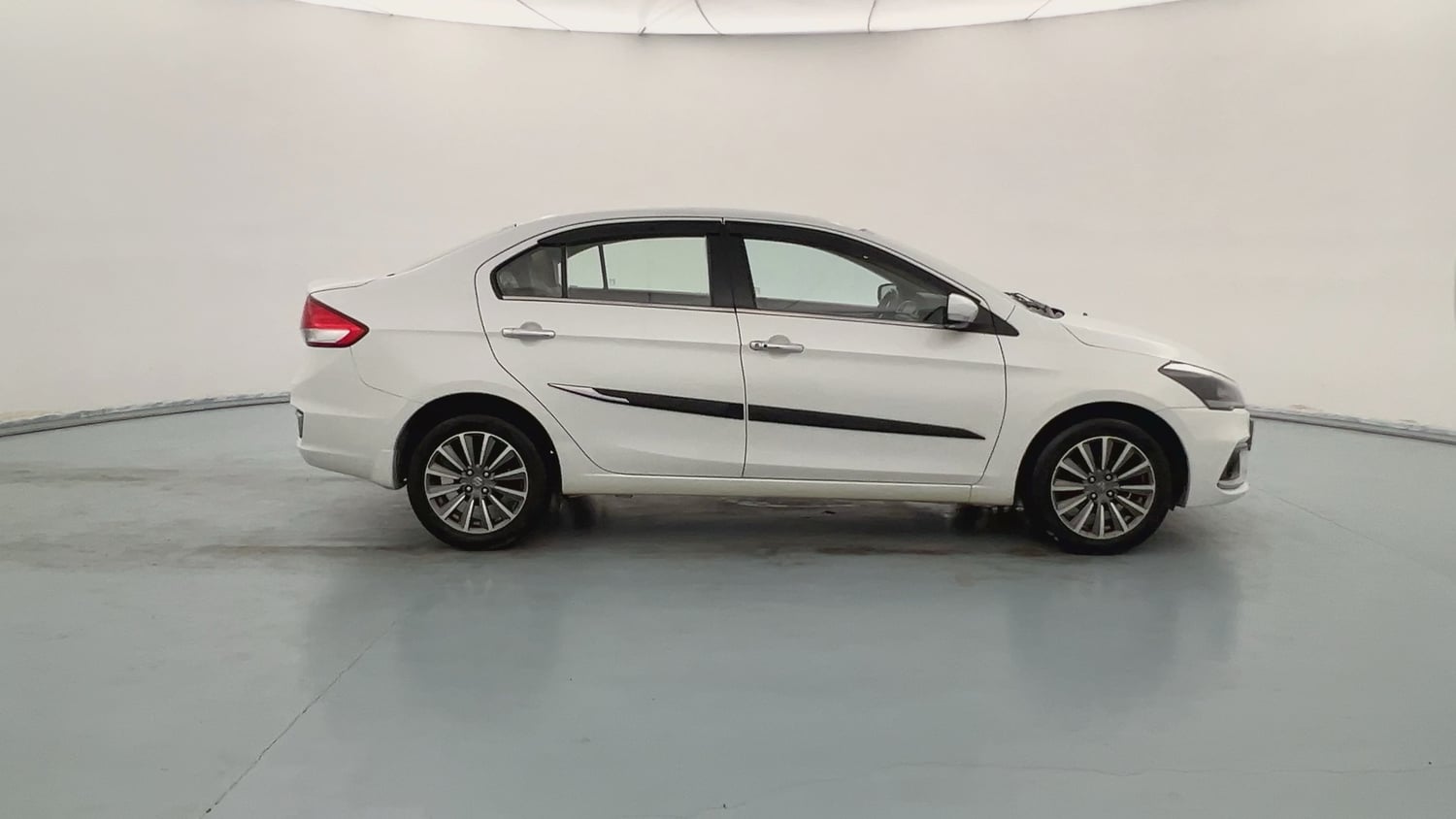 Used 2018 Maruti Suzuki Ciaz Alpha Hybrid 1.5 Petrol Manual exterior RIGHT SIDE VIEW