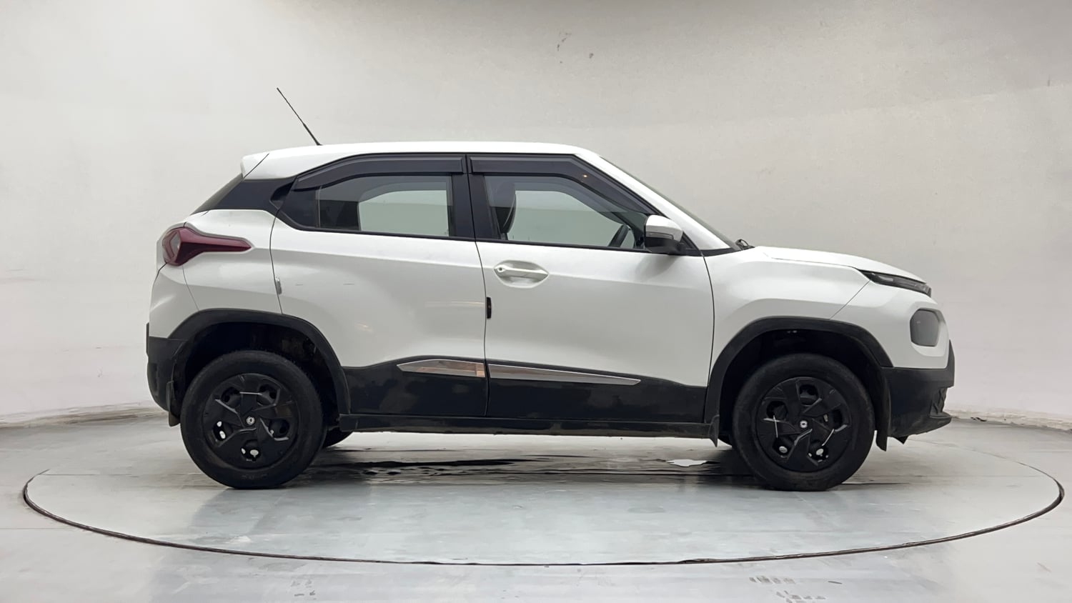Used 2025 Tata Punch Adventure Plus AMT Petrol Automatic exterior RIGHT SIDE VIEW