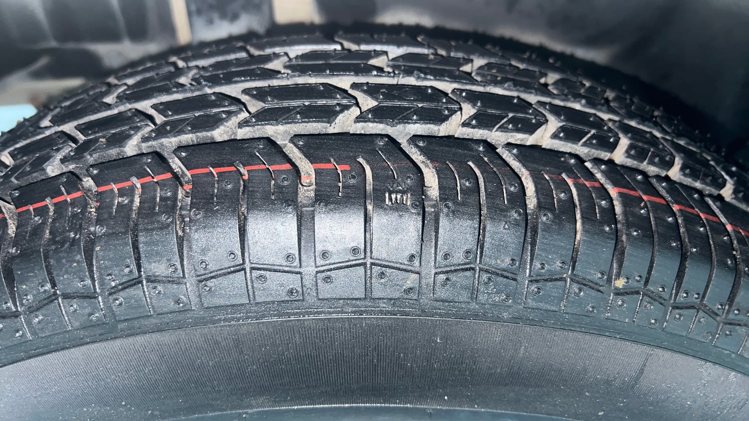 Used 2015 Maruti Suzuki Swift Dzire VXI Petrol Manual tyres RIGHT REAR TYRE TREAD VIEW