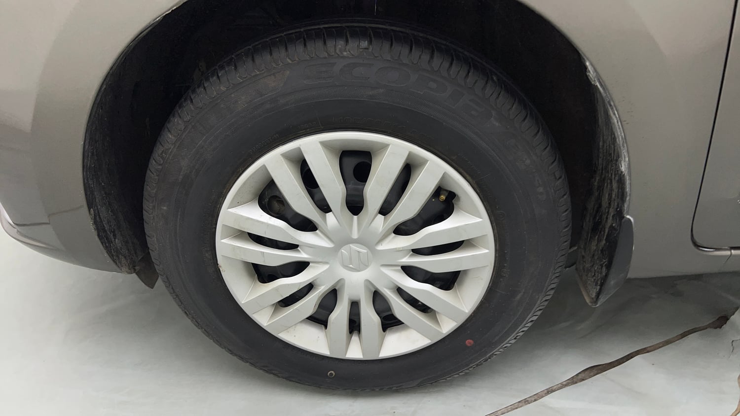 Used 2022 Maruti Suzuki Dzire VXi Petrol Manual tyres LEFT FRONT TYRE RIM VIEW