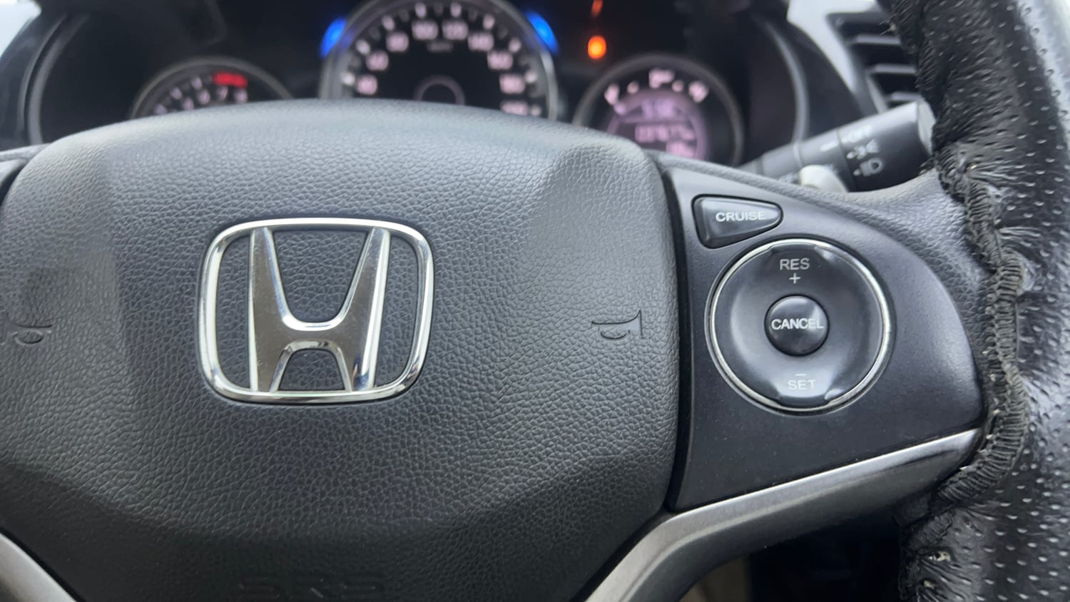 Used 2017 Honda City V CVT Petrol Petrol Automatic top_features Cruise control