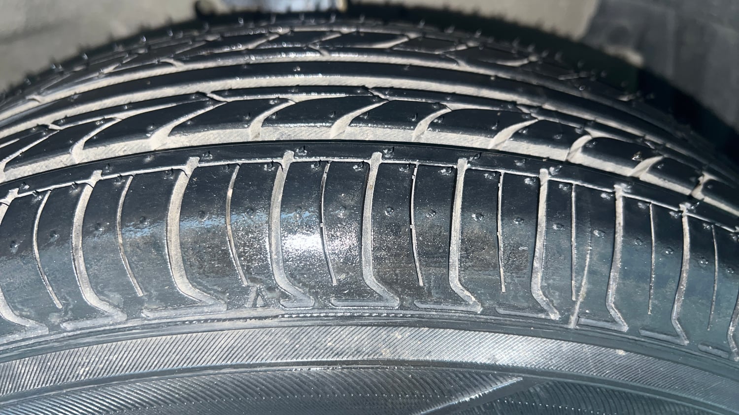 Used 2014 Maruti Suzuki Swift VXi Petrol Manual tyres RIGHT FRONT TYRE TREAD VIEW