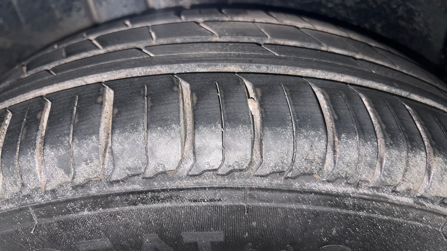 Used 2015 Maruti Suzuki Ertiga ZXi Petrol Manual tyres RIGHT REAR TYRE TREAD VIEW