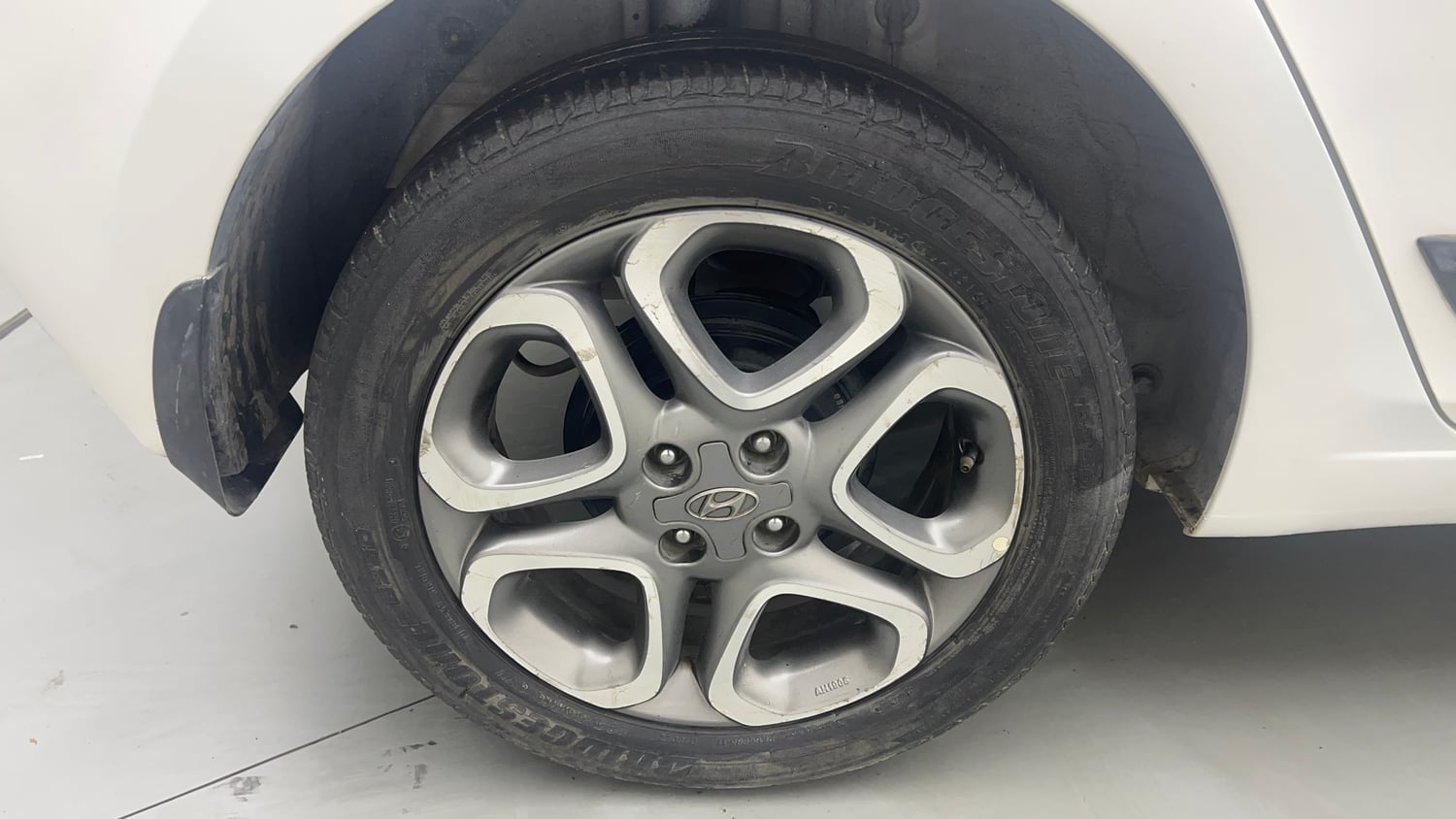Used 2018 Hyundai Elite i20 Asta 1.2 (O) Petrol Manual tyres RIGHT REAR TYRE RIM VIEW