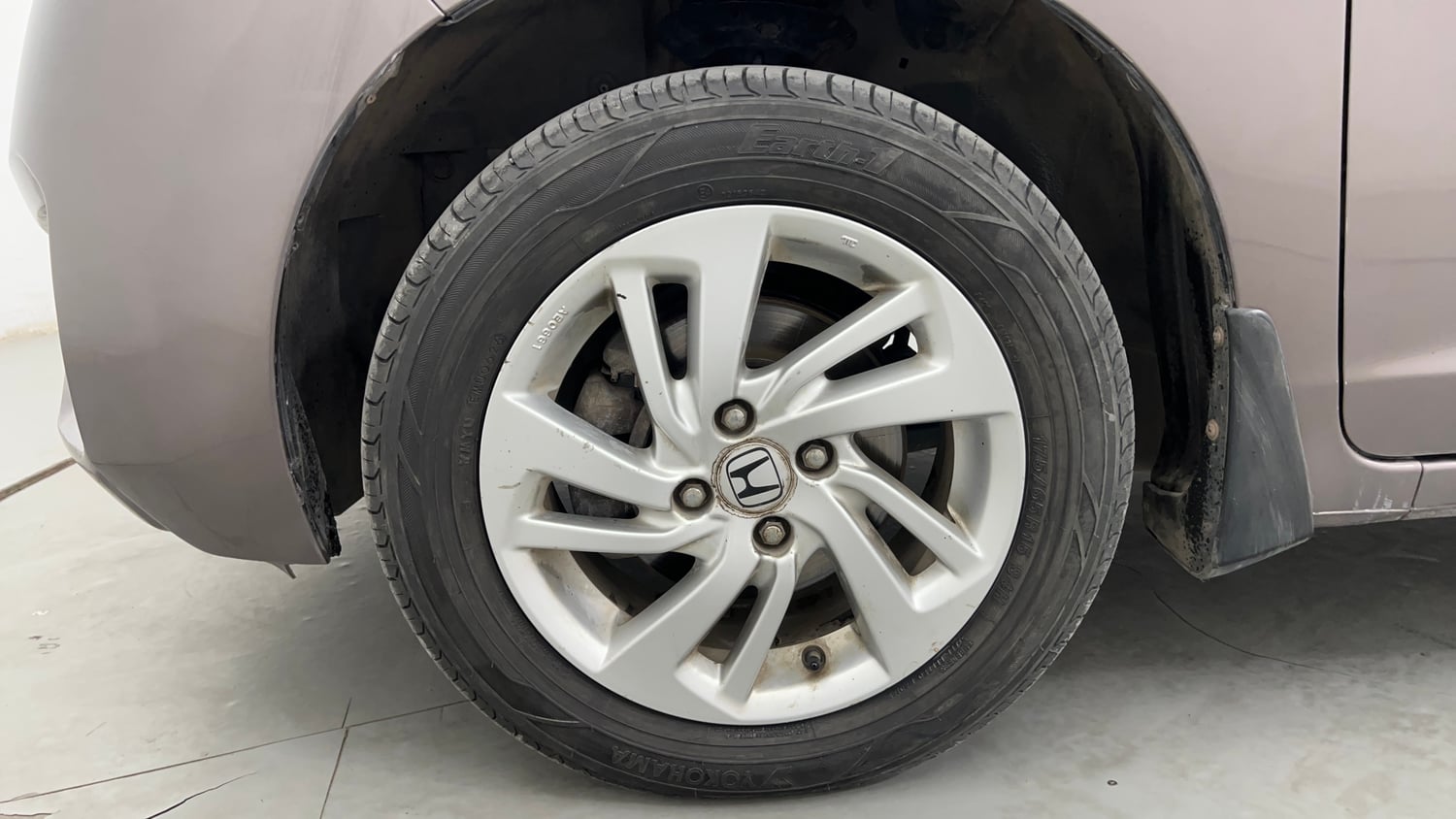 Used 2016 Honda Jazz VX Petrol+cng(outside fitted) Cng Manual tyres LEFT FRONT TYRE RIM VIEW