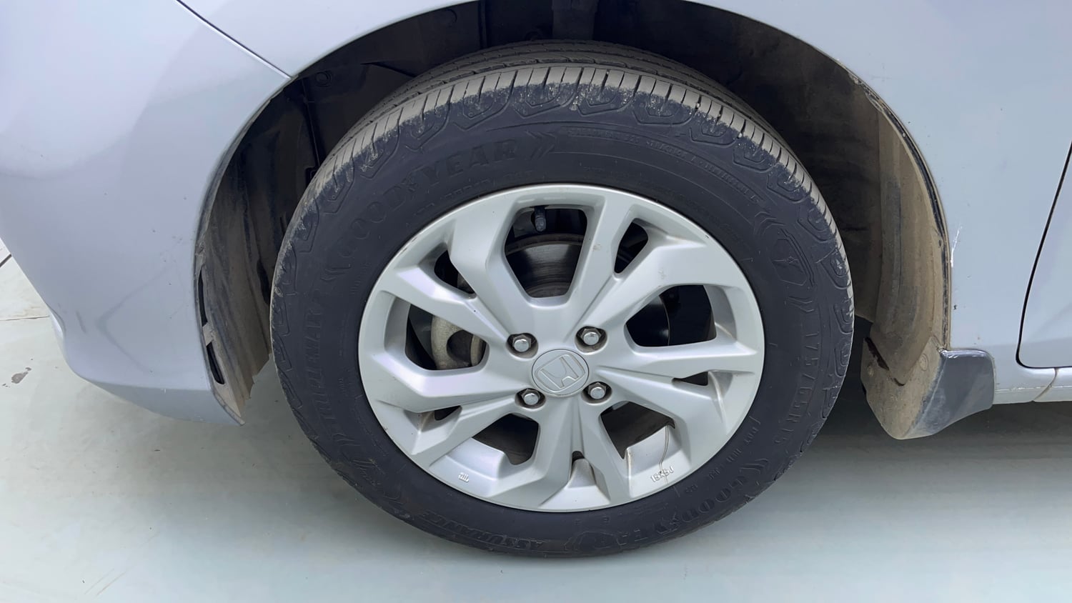 Used 2018 Honda Amaze 1.2 V CVT Petrol Petrol Automatic tyres LEFT FRONT TYRE RIM VIEW