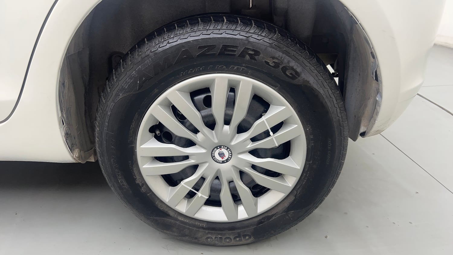 Used 2014 Maruti Suzuki Swift VXi Petrol Manual tyres LEFT REAR TYRE RIM VIEW