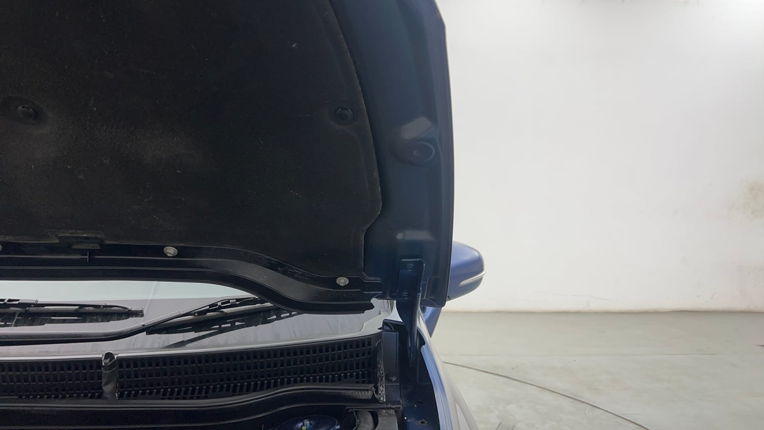 Used 2018 Maruti Suzuki S-Cross Zeta 1.3 Diesel Manual engine ENGINE LEFT SIDE HINGE & APRON VIEW