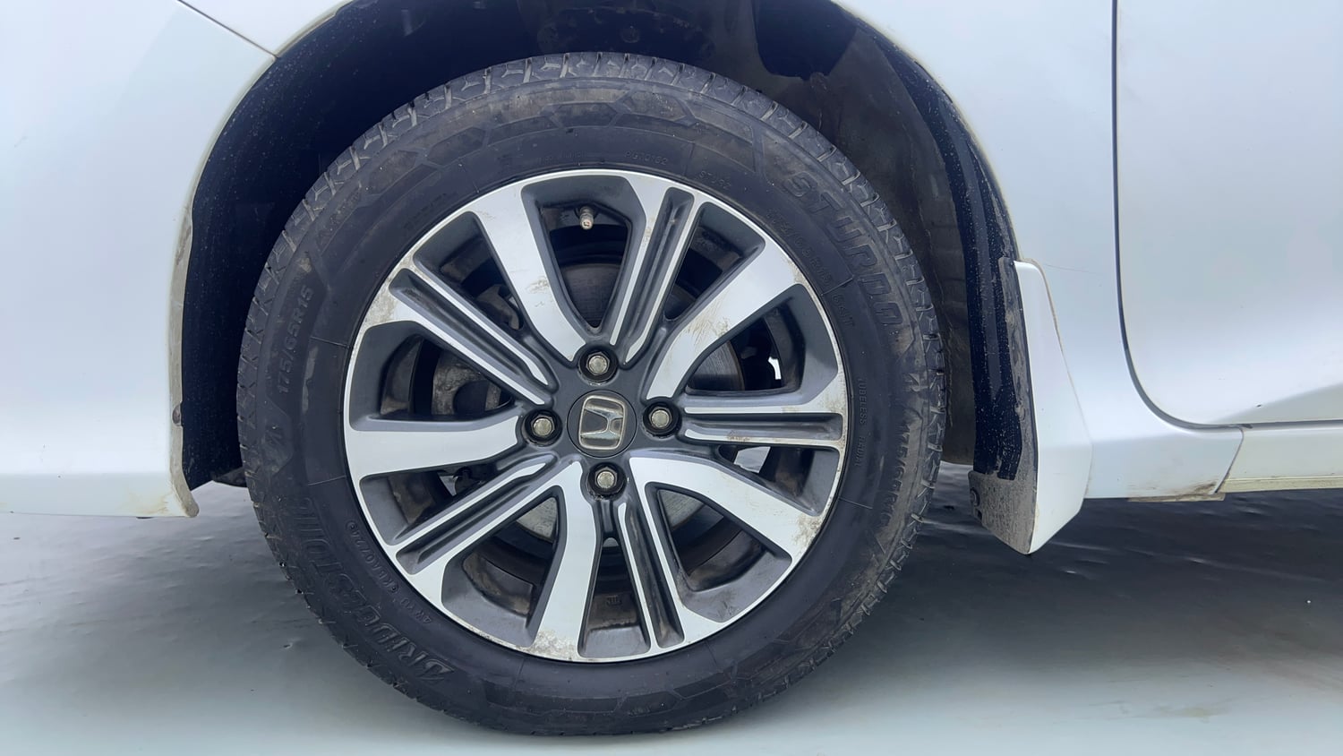 Used 2017 Honda City V CVT Petrol Petrol Automatic tyres LEFT FRONT TYRE RIM VIEW