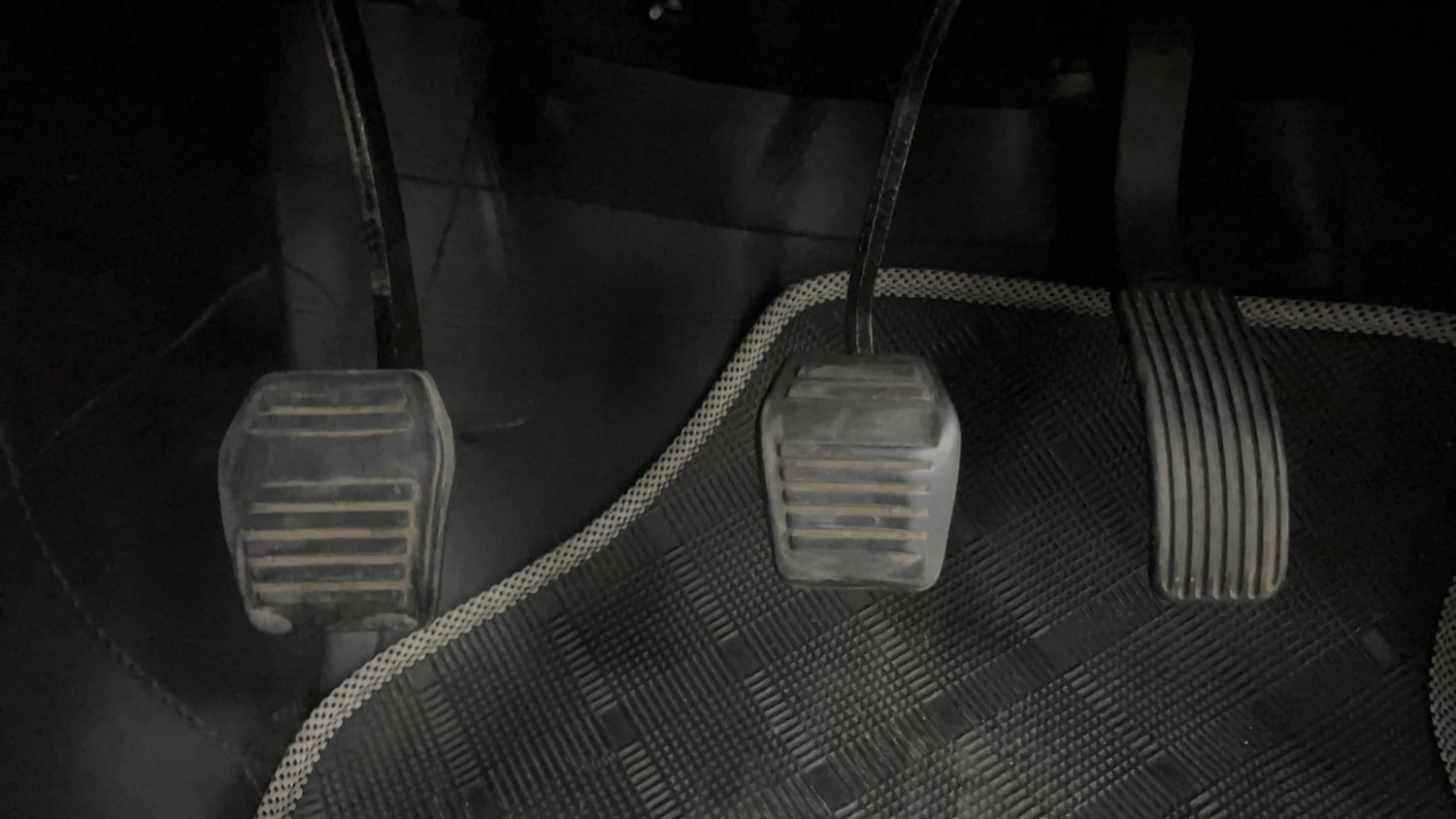 Used 2016 Mahindra TUV300 T8 Diesel Manual interior PEDALS VIEW