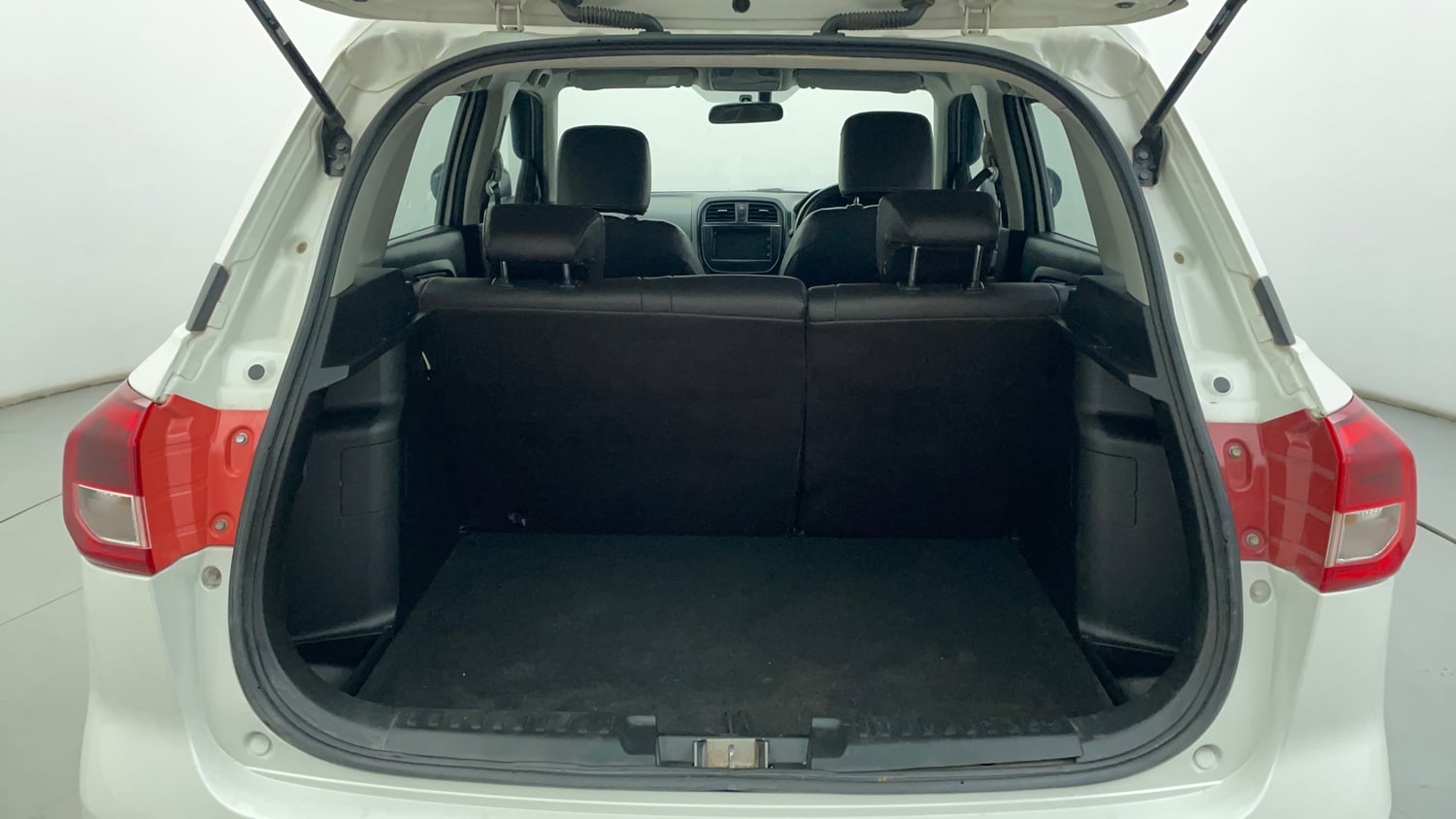 Used 2019 maruti-suzuki Vitara Brezza ZDi Plus AGS Diesel Automatic interior DICKY INSIDE VIEW