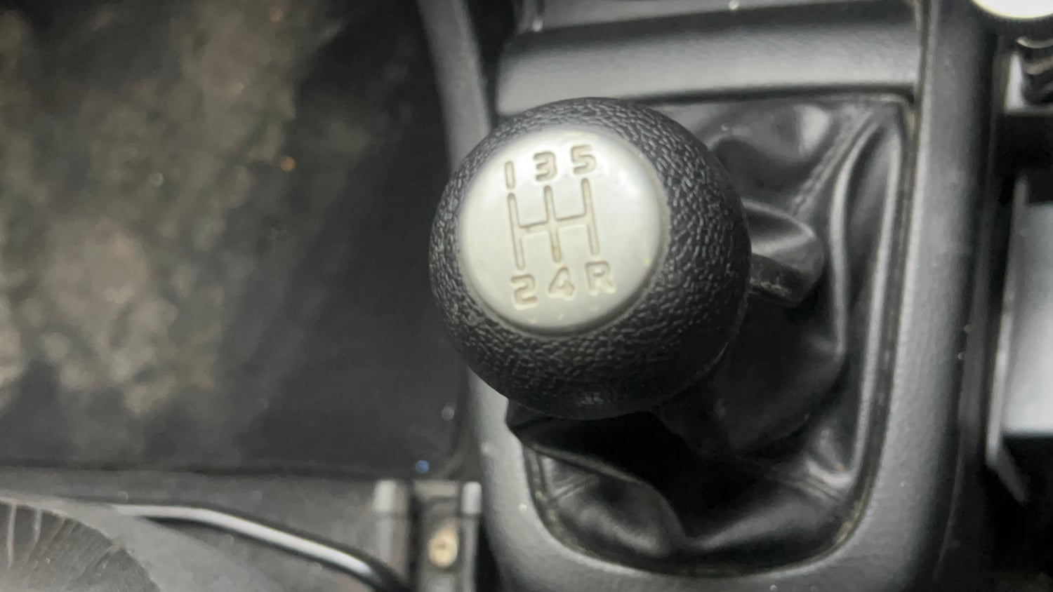 Used 2014 Maruti Suzuki Swift VXi Petrol Manual interior GEAR  KNOB VIEW