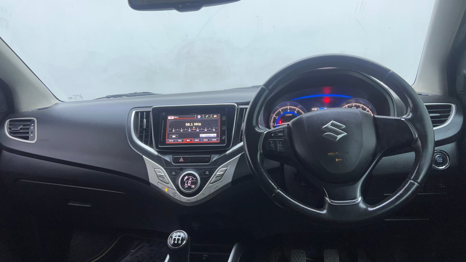 Used 2015 Maruti Suzuki Baleno Alpha 1.2 Petrol Manual interior DASHBOARD VIEW