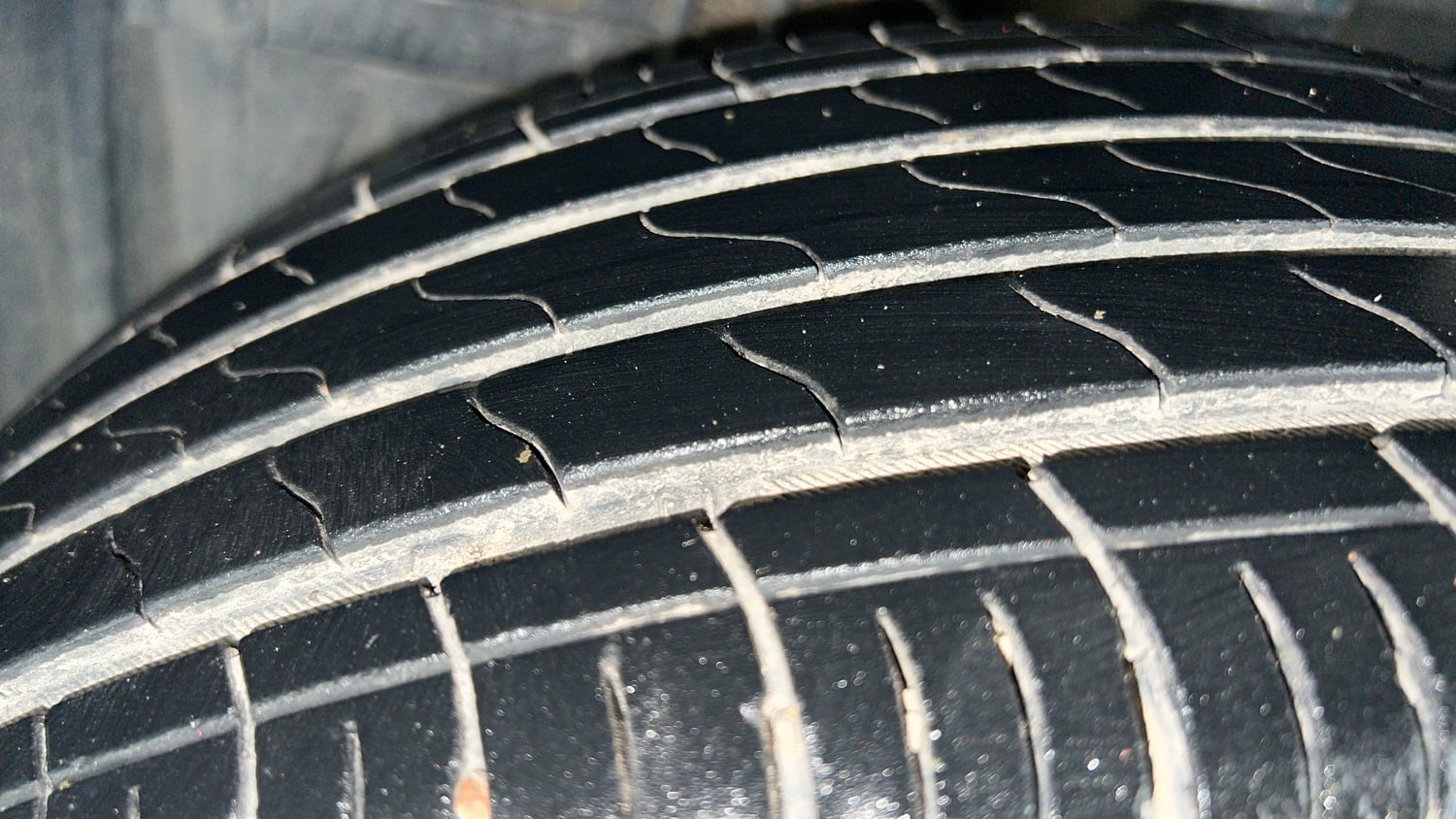 Used 2025 Maruti Suzuki Brezza VXi Petrol Manual tyres LEFT FRONT TYRE TREAD VIEW