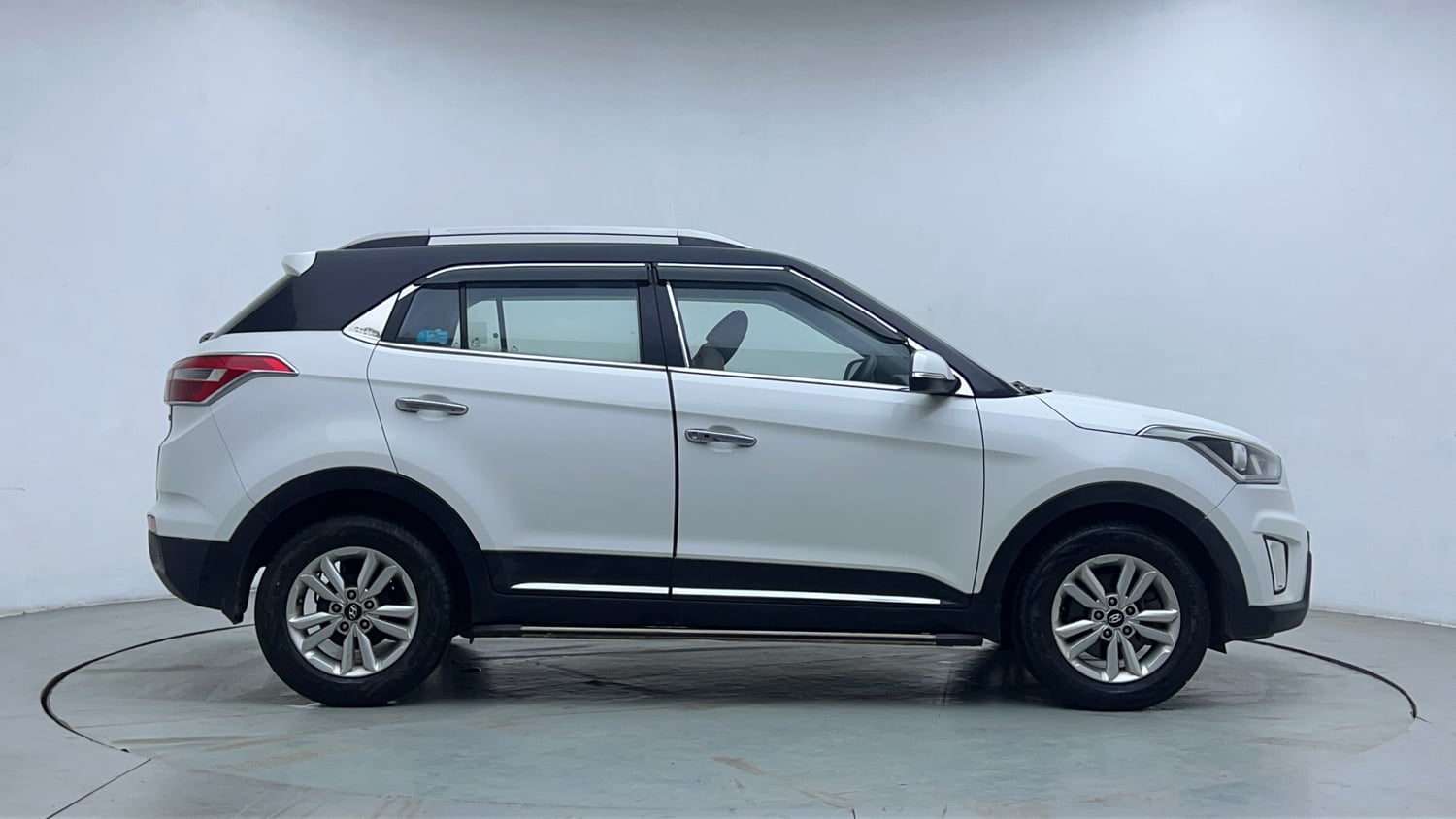 Used 2016 Hyundai Creta 1.6 SX Plus Petrol Petrol Manual exterior RIGHT SIDE VIEW