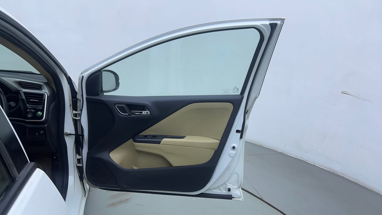 Used 2017 Honda City V CVT Petrol Petrol Automatic interior RIGHT FRONT DOOR OPEN VIEW