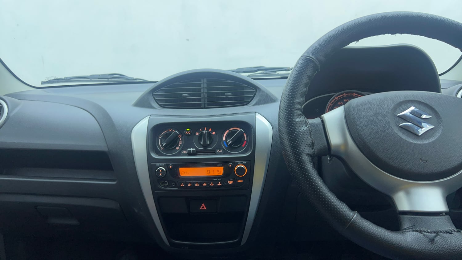 Used 2017 Maruti Suzuki Alto 800 VXi Petrol Manual top_features Integrated (in-dash) music system
