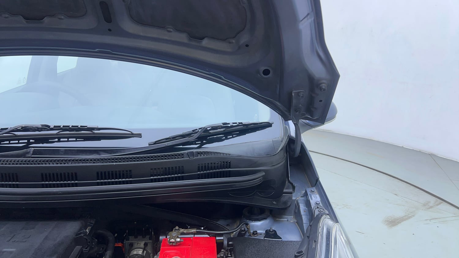 Used 2014 Hyundai Xcent S AT 1.2 (O) Petrol Automatic engine ENGINE LEFT SIDE HINGE & APRON VIEW