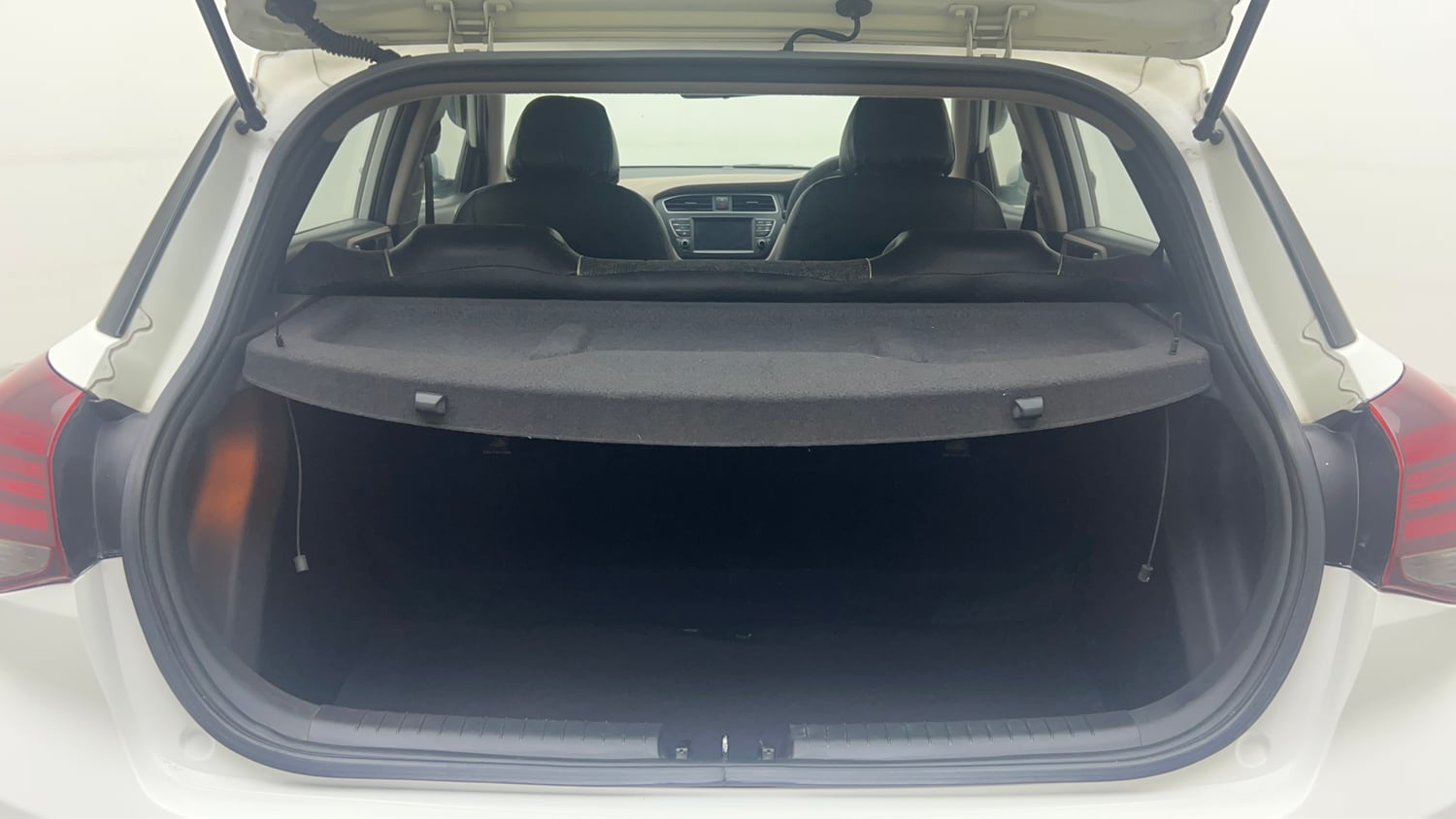 Used 2018 Hyundai Elite i20 Asta 1.2 (O) Petrol Manual interior DICKY INSIDE VIEW